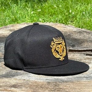 Men’s Outdoor Adjustable Sunshade Embroidered Gold Lion-King Cap Hat Black